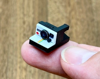 Appareil photo Polaroid miniature fait main, échelle 1/12