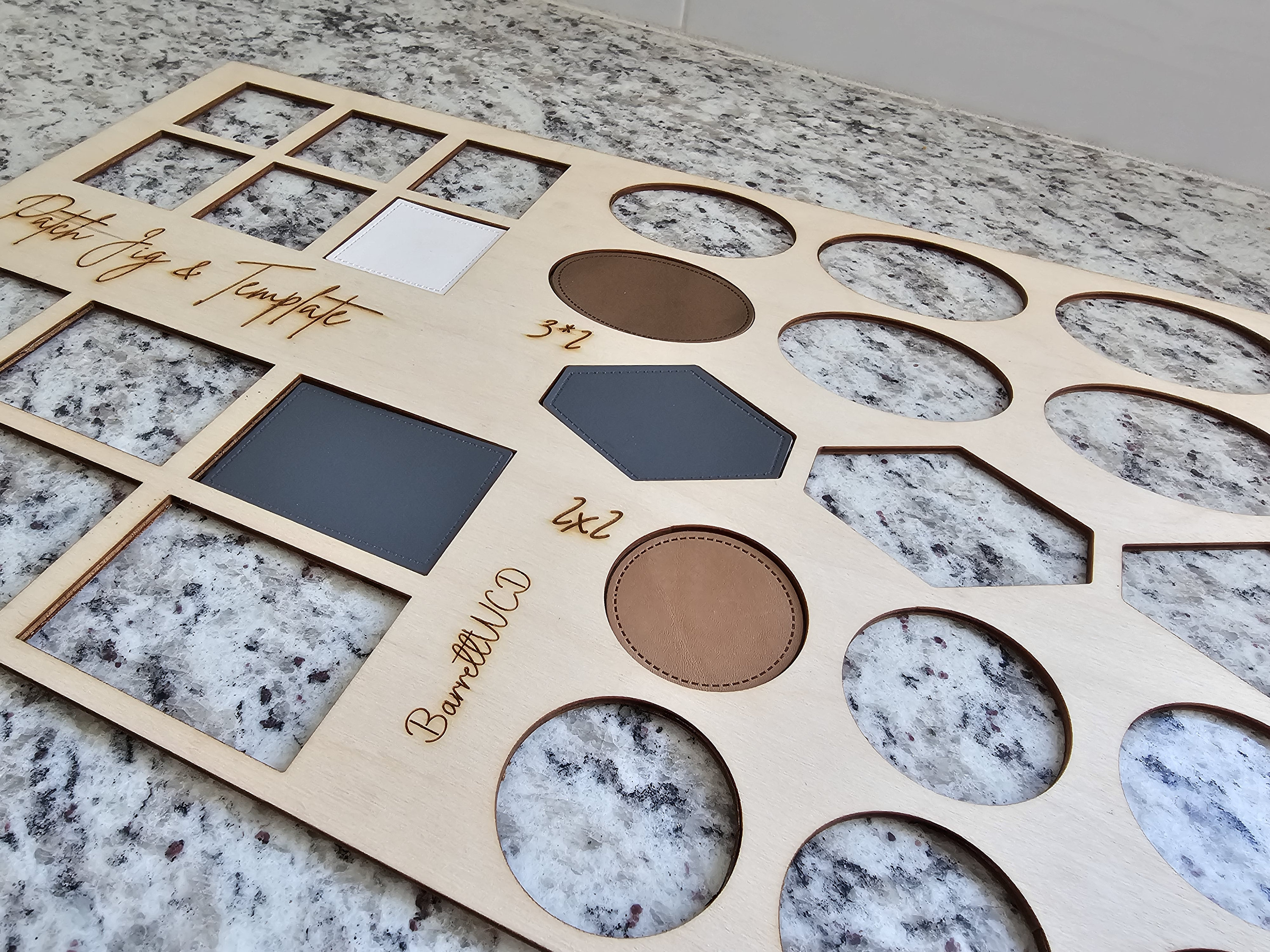 Maschera per toppe in pelle / Strumento di allineamento toppe doganali KW / Glowforge / Modello