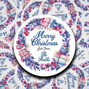 Gepersonaliseerde kerstkransstickers | Personaliseer je cadeaus en kaarten met dit fantastische stickerontwerp voor de kerstkrans.