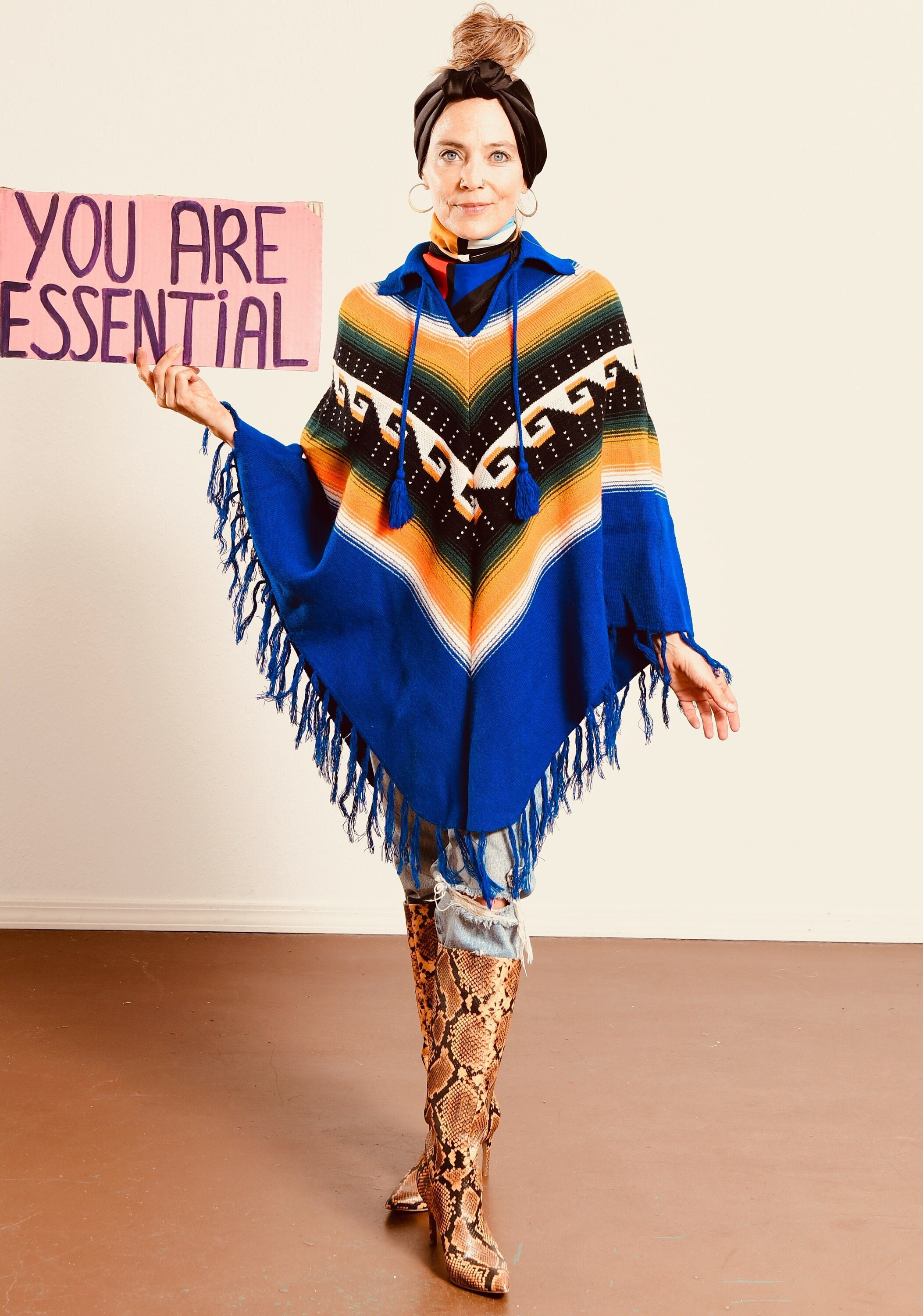 Vintage Poncho/ South American Poncho/ 70's Poncho/ Fringe Vintage Poncho/ South American Poncho/ 70's Poncho/ Fringe