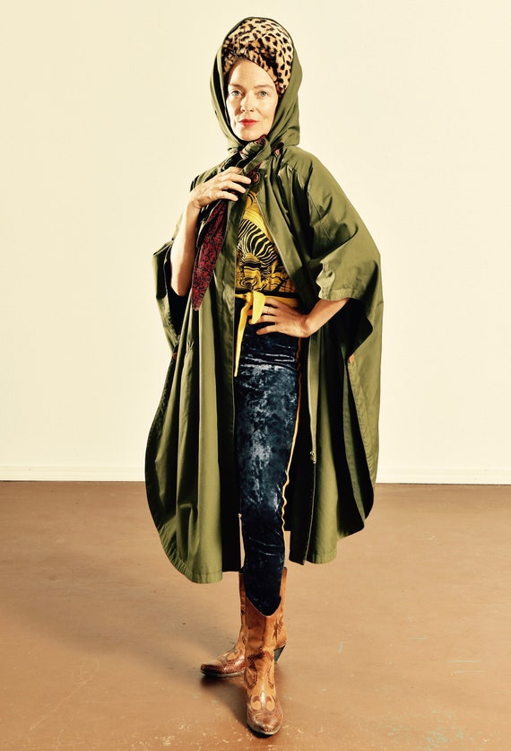 Gallery Woman 2X Winter Cape/ Army Green Cape with