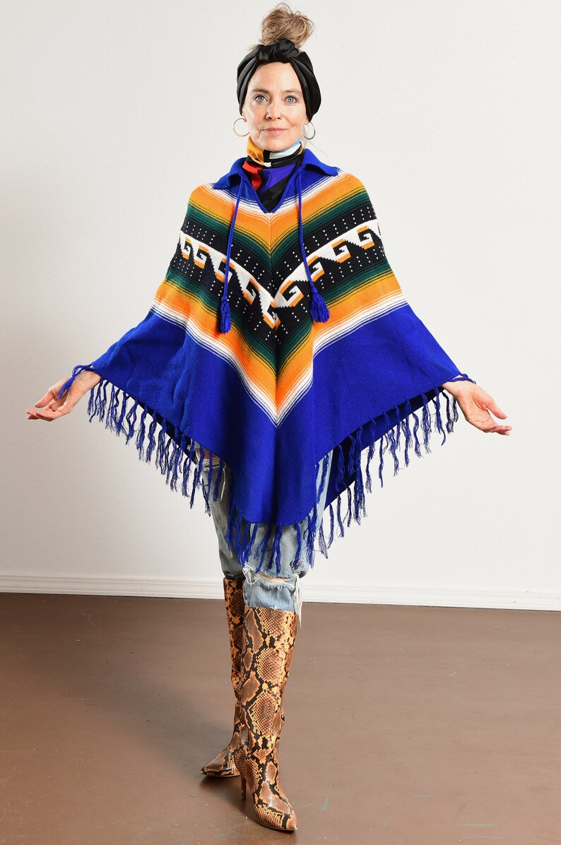 Vintage Poncho/ South American Poncho/ 70's Poncho/ Fringe Poncho/ Ecuador Poncho/ Size S-M image 2