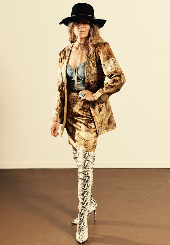 Dorothy Schoelen Platinum Petites/ 90's Metallic T