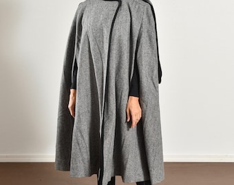 Vintage Wool Herringbone Cape/ Vintage Wool Cape/ Vintage