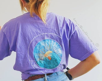Ciel, mer et sable - T-shirt peint à la main