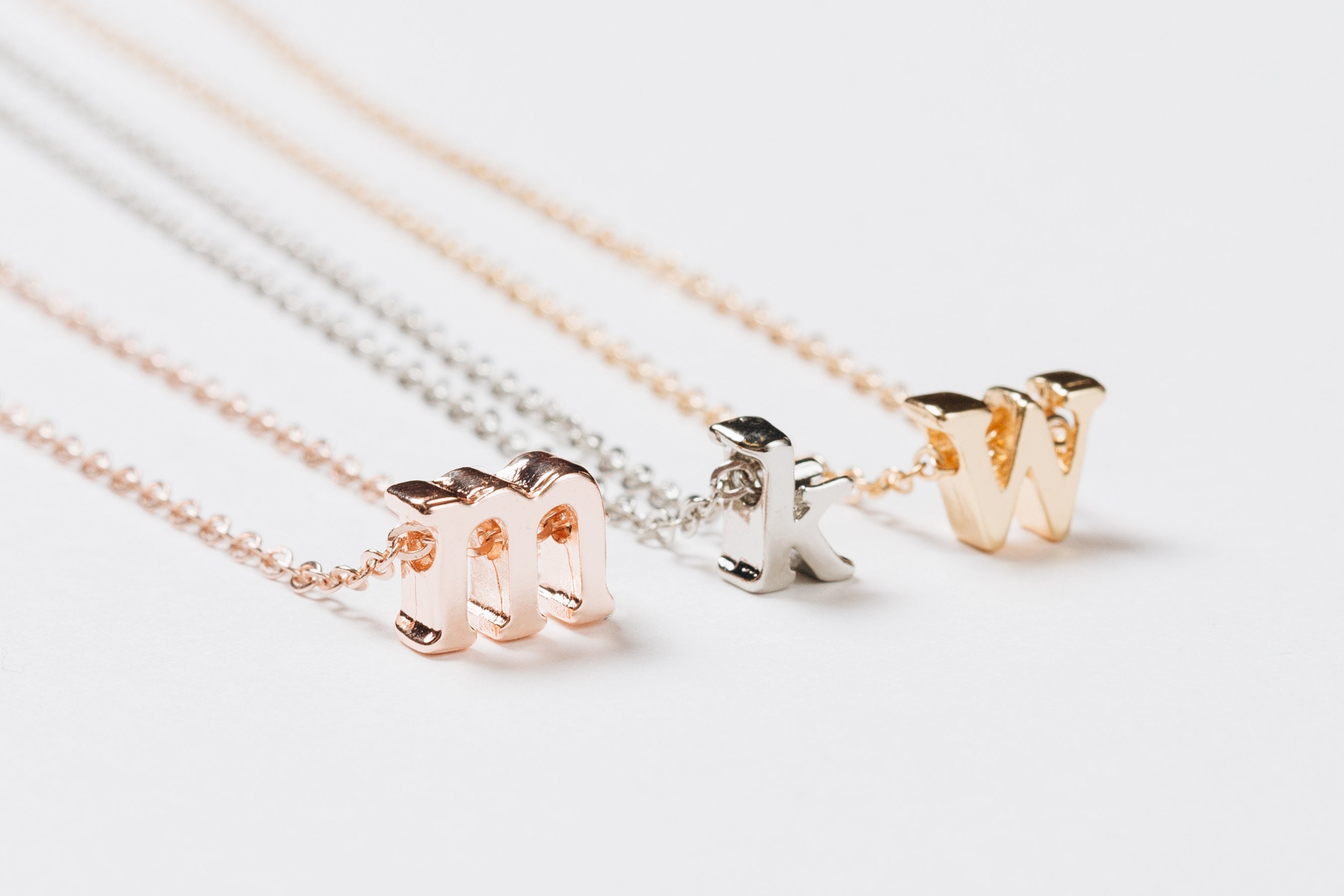 Collana con disco iniziale in oro 14k, regalo personalizzato per