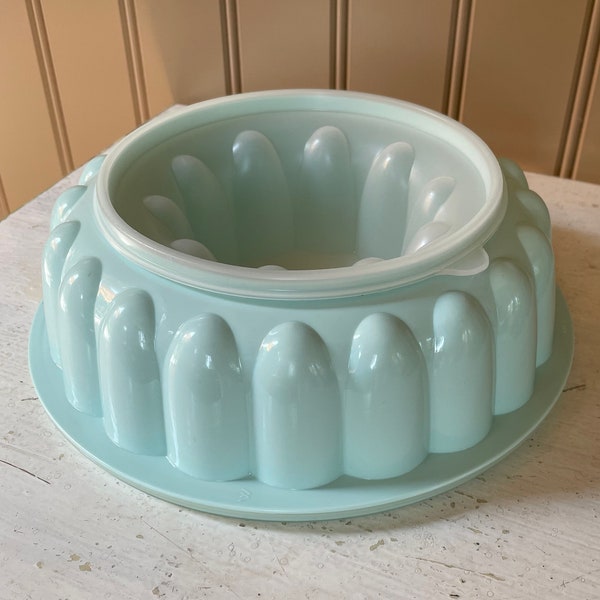 Tupperware aqua jello mold Jel-N-Serve 6 cup ring mold