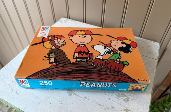 PEANUTS 50周年記念 WinCraft 缶バッジ 8個セット 1958 Peanuts 260 Piece Puzzle Milton Bradley Charles Schulz