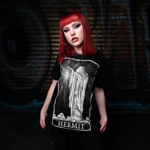 T-shirt de carte de tarot l'ermite, chemise de tarot gothique, t-shirt graphique vierge