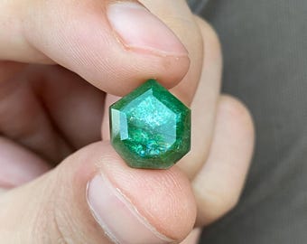 4.95ct Natural swat emerald rose cut with rainbow effect (Heptagon)