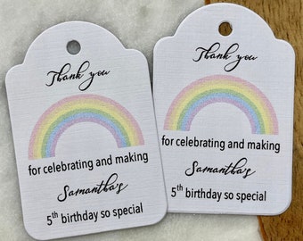 Etiquetas de cumpleaños arcoíris pastel Gracias por celebrar el amor Personalizadas