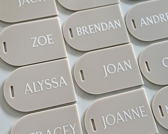 Wizytówki na bagaż | Akryl + Laser | Spersonalizowane, Indywidualni goście | Wizytówki, Aranżacje miejsc siedzących | Ślub, Urodziny, Panna młoda