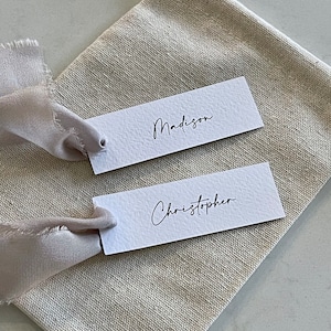 Cartes de visite pour mariage | marque-places, sièges de table, noms de lieux | Shower nuptiale, baptême, baptême | Marque-places minces