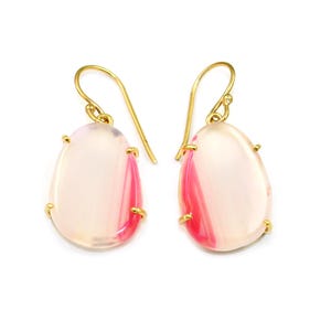 Natürliche hellrosa Achat Geode Ohrring, milchig rosa Achat Scheibe Ohrringe, Ohrring, vergoldet Boho Ohrring, Geschenk für sie