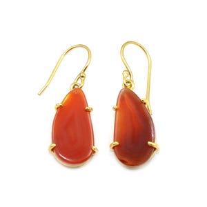 Natürliche tief orange rote Achat Geode Ohrring, milchig orange Achat Scheibe Ohrringe, Ohrring mit Prong, vergoldeter Ohrring, Geschenk für sie