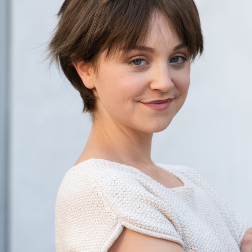Perruque courte brune style pixie : style garçon manqué, fibre résistante à la chaleur Miriam