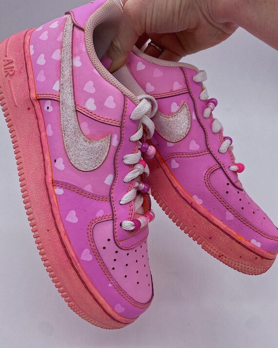 Aangepaste handgeverfde en geverfde Valentijnsdag Hart Nike - Etsy Nederland