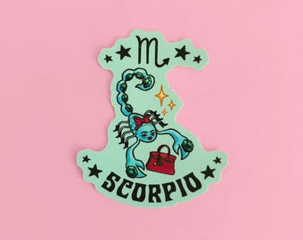 Könnte beinhalten: Hellblauer Skorpion-Tierkreiszeichen-Aufkleber mit einem Cartoon-Skorpion, der eine rote Handtasche hält. Der Aufkleber hat einen hellgrünen Rand mit schwarzen Sternen und dem Wort "SCORPIO". Der Hintergrund ist rosa.
