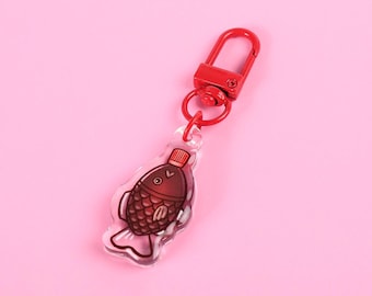 Ciondolo in acrilico a forma di pesce con salsa di soia