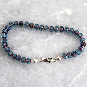 Blau Lila PerlenArmband, Glasperlen, Sterling Silber, handgemachte Knoten