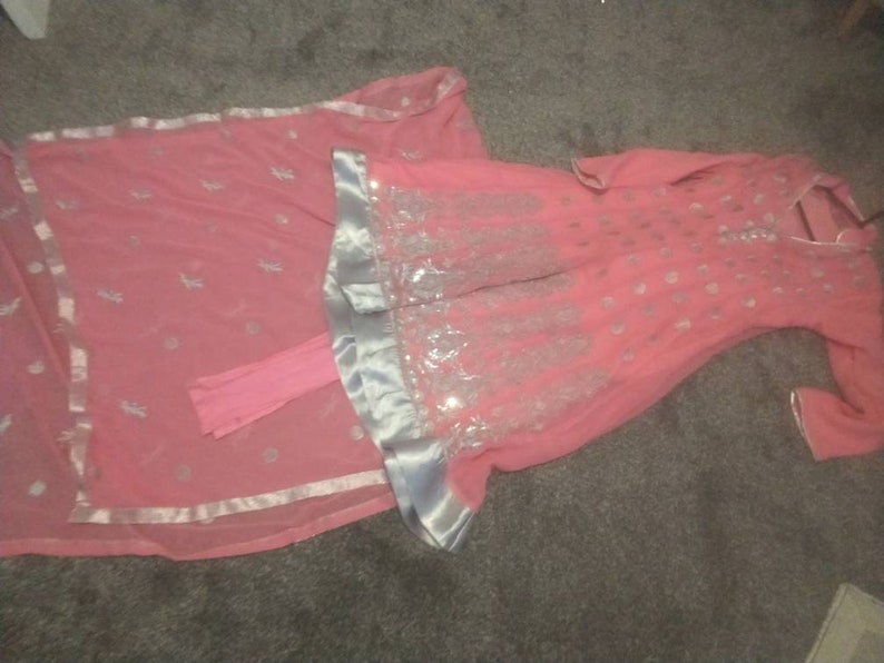 scarf and trousers Asian outfit Indian dress