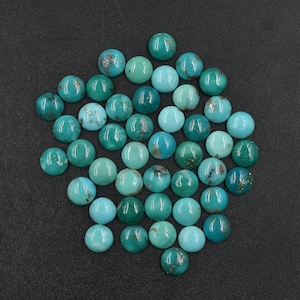 Arizona turquoise cabochons, round 4-20mm blue-green gemstones with natural matrix in a loose lot.