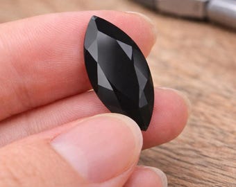 ファセットカットのブラックオニキス宝石：マーキスカット、天然ルースストーン