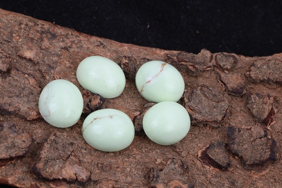 AAA+ Lemon Chrysoprase Cabochon: Natural Oval Gemstone