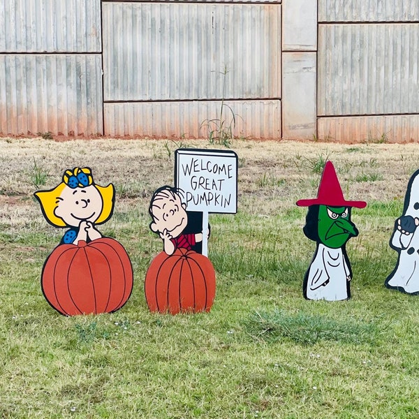 Handmade Peanuts Halloween Yard Art: Great Pumpkin Decor