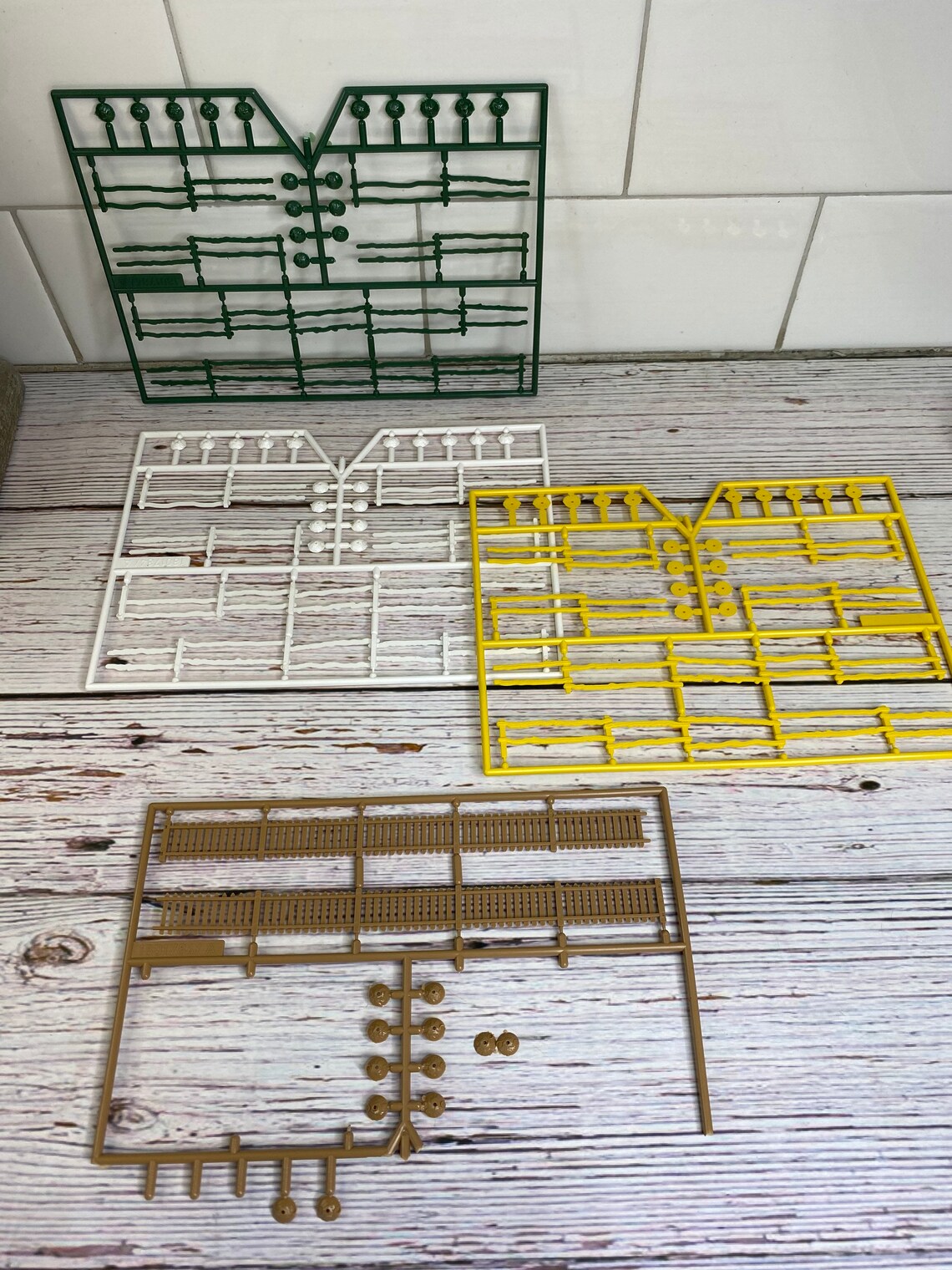 HO Scale Fence Brown Fence Yellow Fence White Fence Green Fence