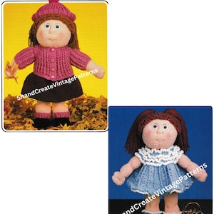 Könnte beinhalten: Zwei gehäkelte Cabbage Patch Puppen, eine trägt einen rosa Pullover, einen schwarzen Rock und einen braunen Hut, die andere trägt ein blaues Kleid mit weißen Verzierungen und weißen Schuhen. Beide Puppen haben braunes Haar und blaue Augen.