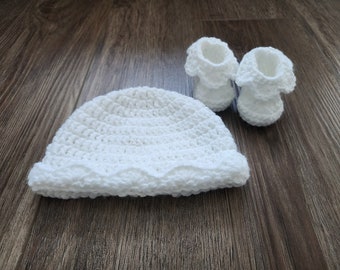 Crochet Shell Baby Booties and Hat Pattern