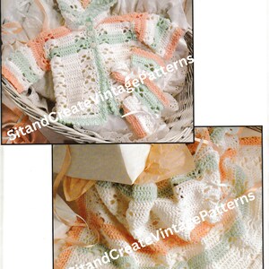 Könnte beinhalten: Ein Häkel-Babyset in Weiß, Grün und Pfirsich. Das Set beinhaltet eine Kapuzenjacke, Booties und eine Decke. Die Decke hat einen gewellten Rand.