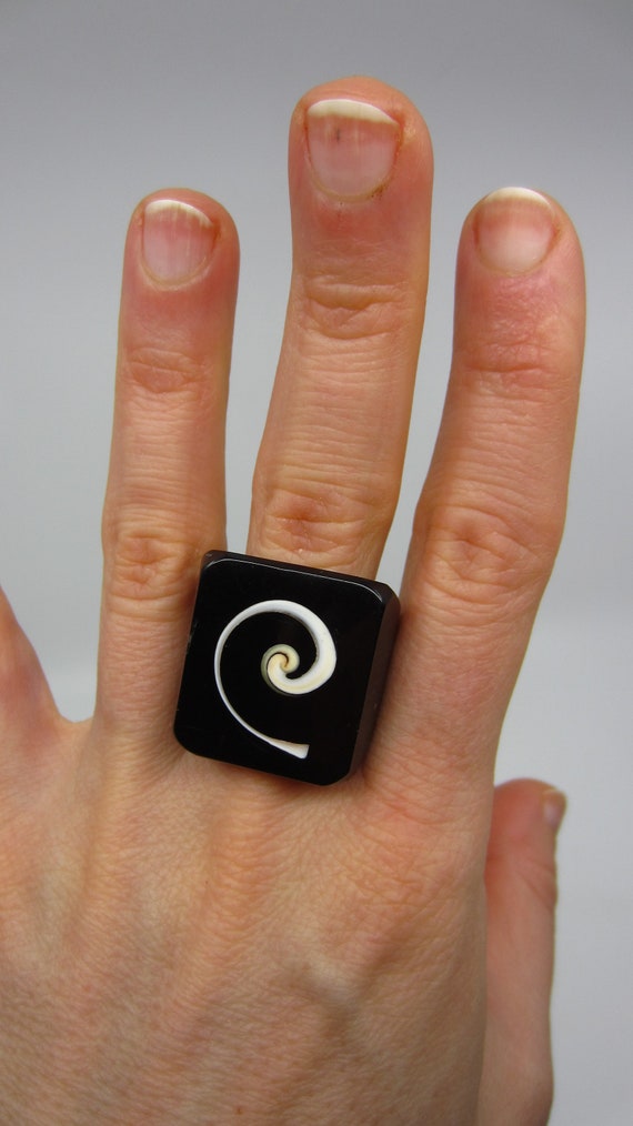 Vintage chunky black plastic ring with Shiva eye … - image 5