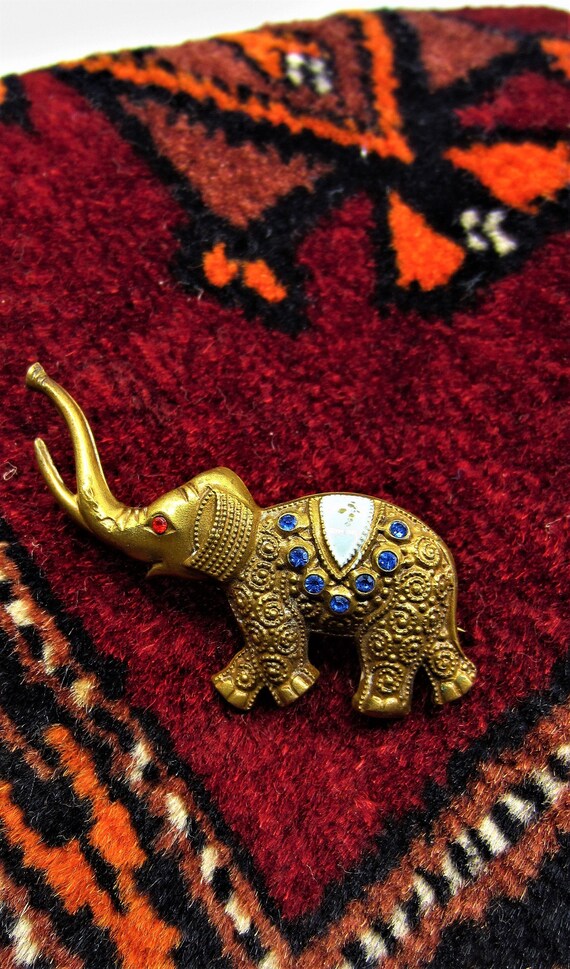 Vintage Swedish Art deco baby elephant brooch with gl… Gem