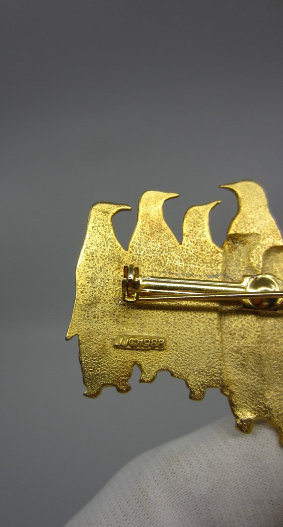 Vintage large gold tone metal brooch Group of Pen… - image 10