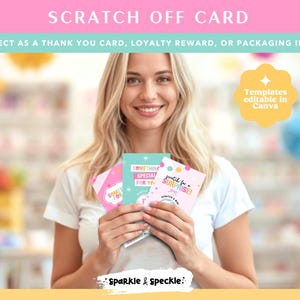 Puede incluir: Una persona sostiene tres tarjetas para rascar de colores. Las tarjetas tienen el texto "Something Special For You" y "Scratch for a Surprise!". La pancarta superior dice "SCRATCH OFF CARD". La pancarta inferior dice "Sparkle & Speckle".