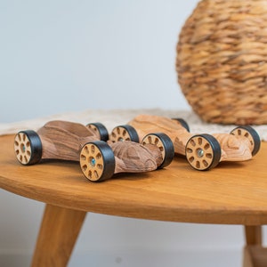 Voiture en bois, mini voiture de sport, cadeau 2 ans, décoration de salle de jeux pour enfants, camion Waldorf en bois, jouet Montessori, jeux pour tout-petits, cadeau d'activité pour enfants image 1