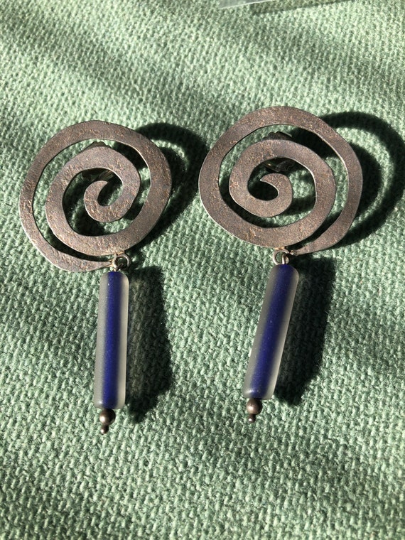 Swirly drop earrings - image 1