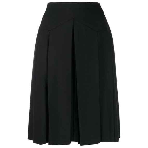 a black skirt