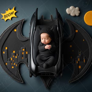 Neugeborenen digitalen Hintergrund | Superheld Auto Wiege auf Fledermausflügel Teppich, Comic Nachtstadt Baby Foto Requisite