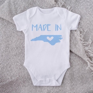 Baby Onesie® Bodysuit - Made in NC - Pregnancy Announcement North Carolina - Bild 1