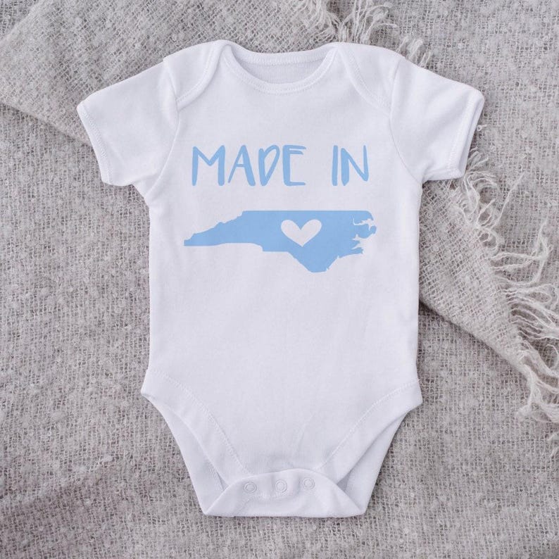 Baby Onesie® Bodysuit - Made in NC - Pregnancy Announcement North Carolina - Bild 1