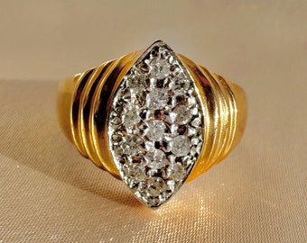 Bague vintage pavée de diamants côtelés marquise