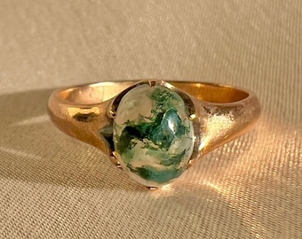 Antique Moss Agate Cabochon Ring