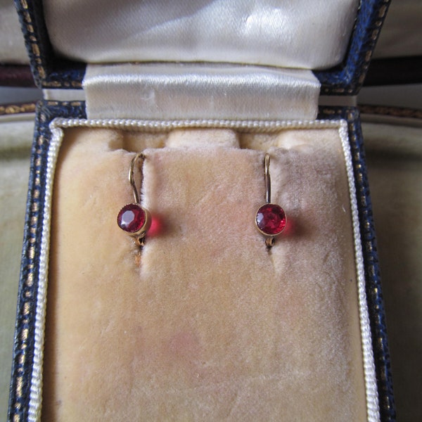 Antike Baby oder Mädchen Ohrringe – Roter Stein und 14K Gold – Viktorianisch - Selten