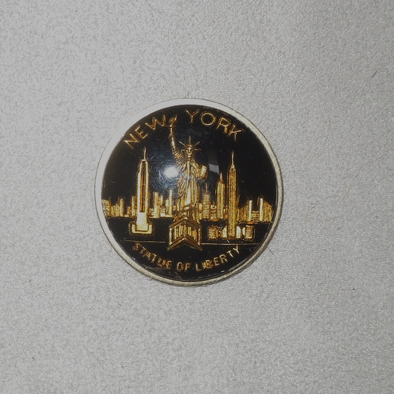 senza spilli\u2122 handcrafted magnetic brooch brass Statue of LibertyNY skyline