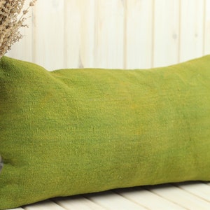 Poszewka na poduszkę lędźwiową Kilim w kolorze khaki: zabytkowy turecki dywan, 12 x 24 cale