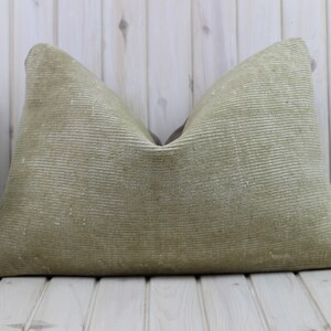 Copricuscino in canapa Kilim bianco sporco 24 x 16 pollici, cuscino lombare in toni crema e grigio, decorazione minimalista neutra, cuscino da lancio vintage in tappeto berbero turco