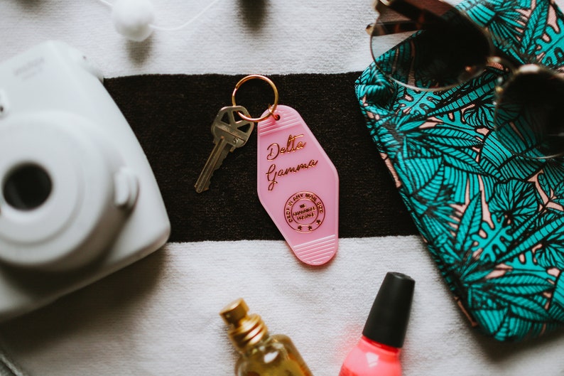 Delta Gamma Vintage Motel Keychain